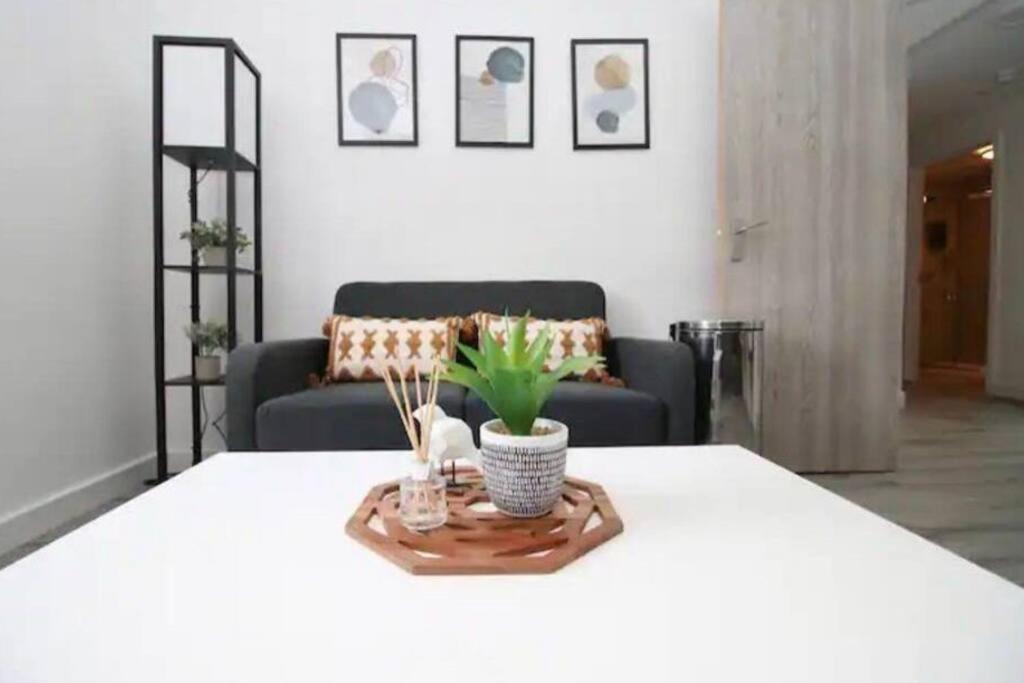 Luxury Redefined:Cardiff 1-Bed Apartment Luaran gambar