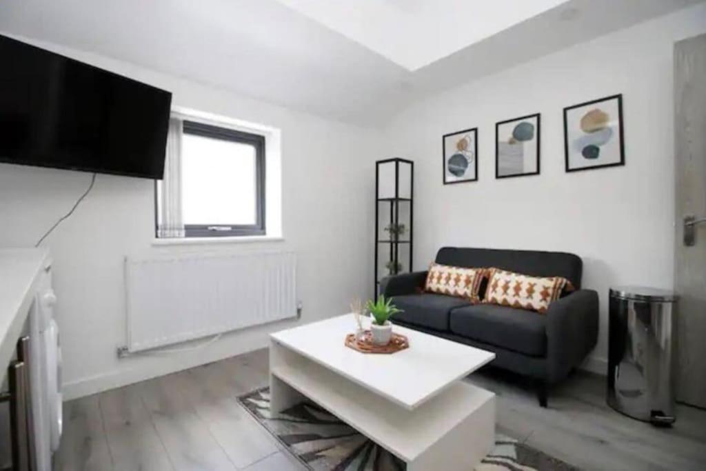 Luxury Redefined:Cardiff 1-Bed Apartment Luaran gambar