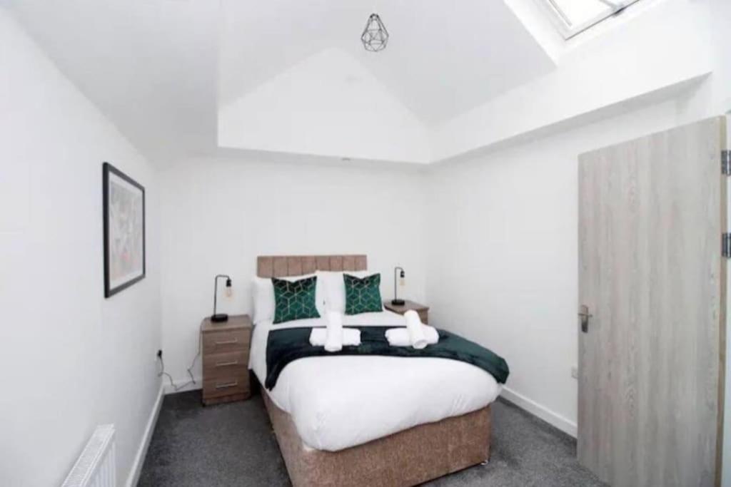 Luxury Redefined:Cardiff 1-Bed Apartment Luaran gambar